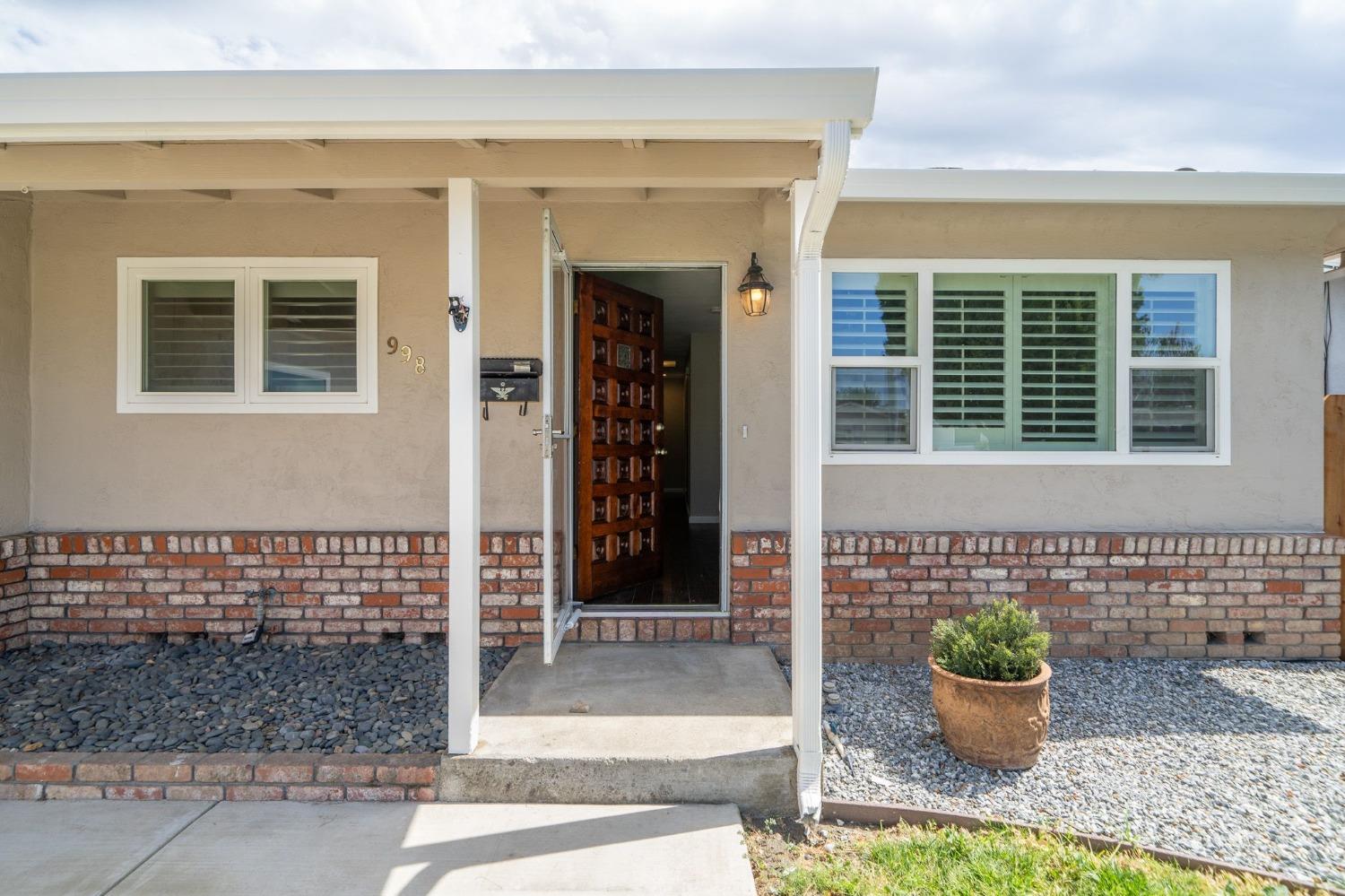 Detail Gallery Image 8 of 38 For 998 Sapphire Way, Manteca,  CA 95336 - 3 Beds | 2 Baths