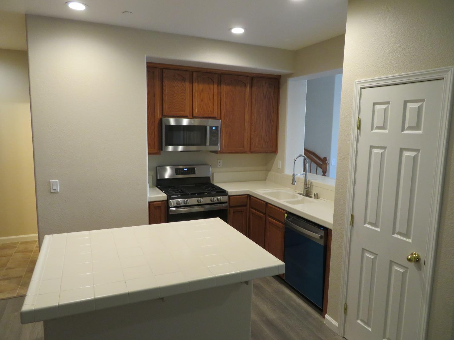 Photo #5: 224070803 Listing 