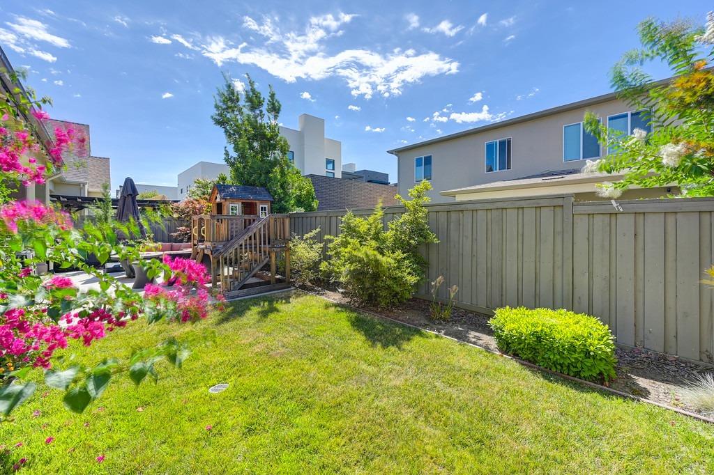 Forney Way, Sacramento, CA, 95816-6555