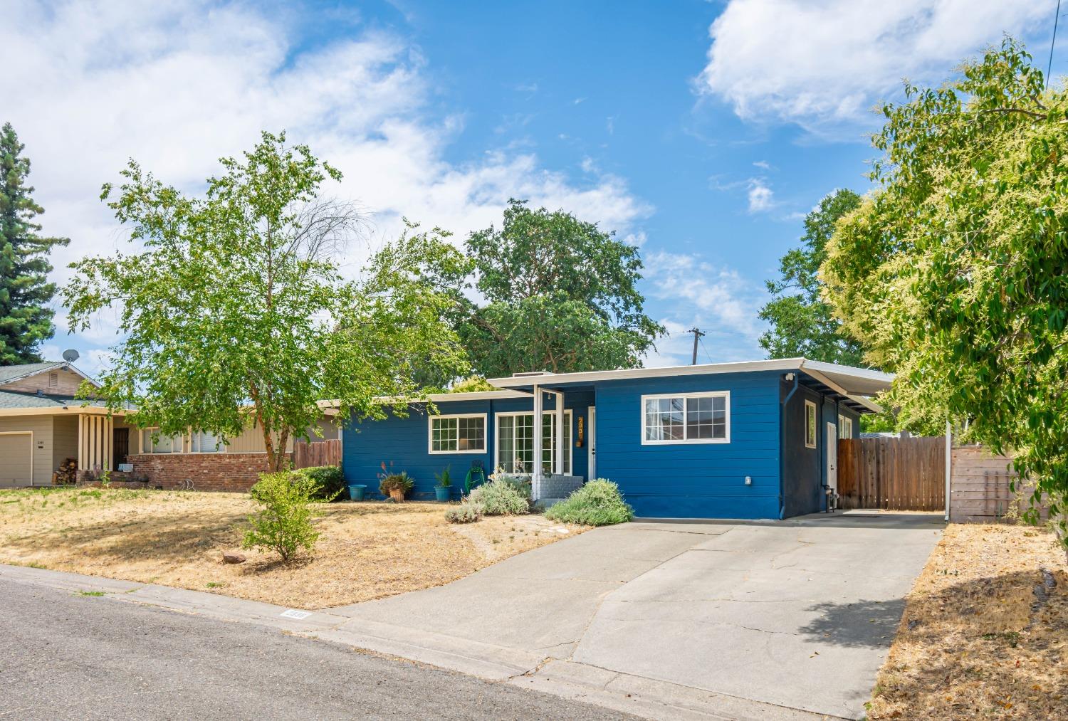 Detail Gallery Image 1 of 1 For 2336 Santa Anita Dr, Sacramento,  CA 95825 - 3 Beds | 1 Baths