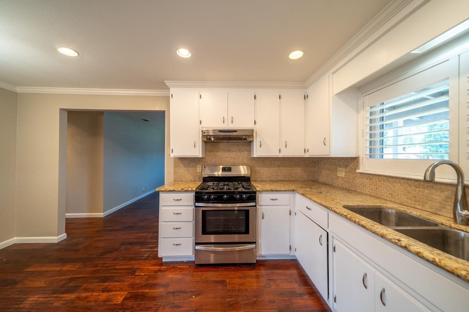 Detail Gallery Image 26 of 38 For 998 Sapphire Way, Manteca,  CA 95336 - 3 Beds | 2 Baths