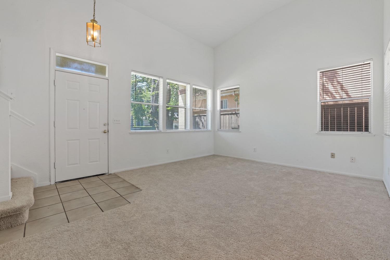 Detail Gallery Image 7 of 40 For 3064 Carousel Cir, Stockton,  CA 95219 - 3 Beds | 2/1 Baths