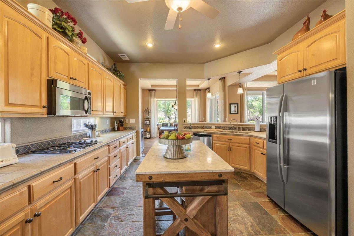 Detail Gallery Image 34 of 98 For 218 Rock Ridge Ln #273,  Copperopolis,  CA 95228 - 2 Beds | 2/1 Baths