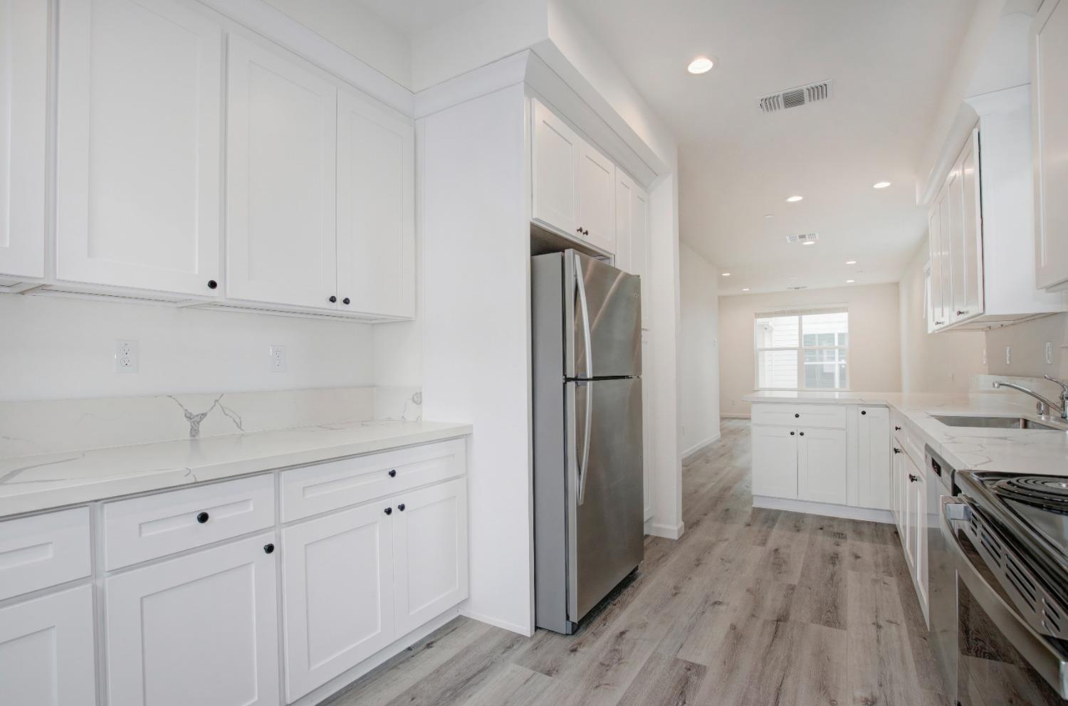 Detail Gallery Image 7 of 20 For 5528 Brinef Dr, Sacramento,  CA 95841 - 3 Beds | 2/1 Baths