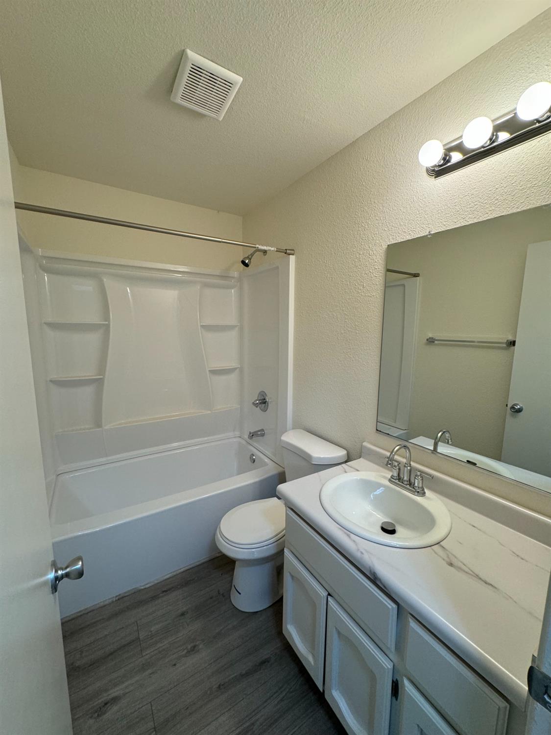 Detail Gallery Image 12 of 18 For 1109 E Orangeburg Ave #15,  Modesto,  CA 95350 - 3 Beds | 2/1 Baths