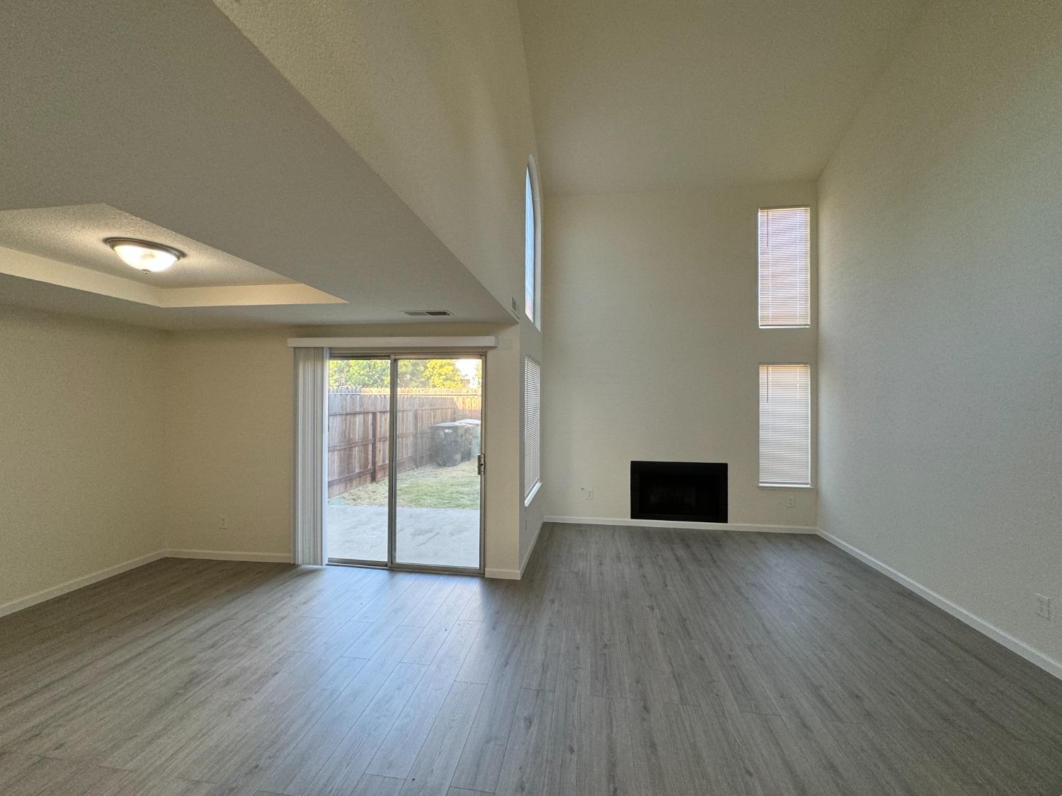 Detail Gallery Image 1 of 18 For 1109 E Orangeburg Ave #15,  Modesto,  CA 95350 - 3 Beds | 2/1 Baths