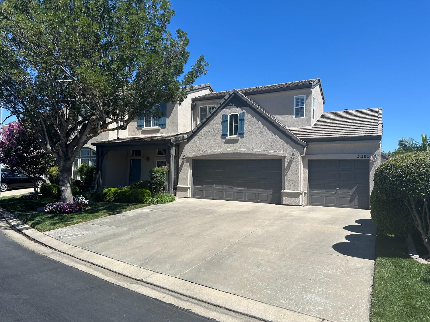 Detail Gallery Image 3 of 34 For 3205 New London Ln, Modesto,  CA 95355 - 4 Beds | 2/1 Baths