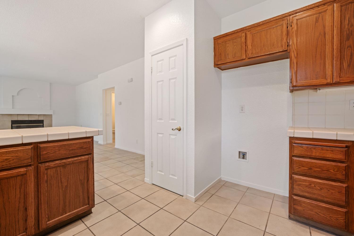 Detail Gallery Image 14 of 40 For 3064 Carousel Cir, Stockton,  CA 95219 - 3 Beds | 2/1 Baths