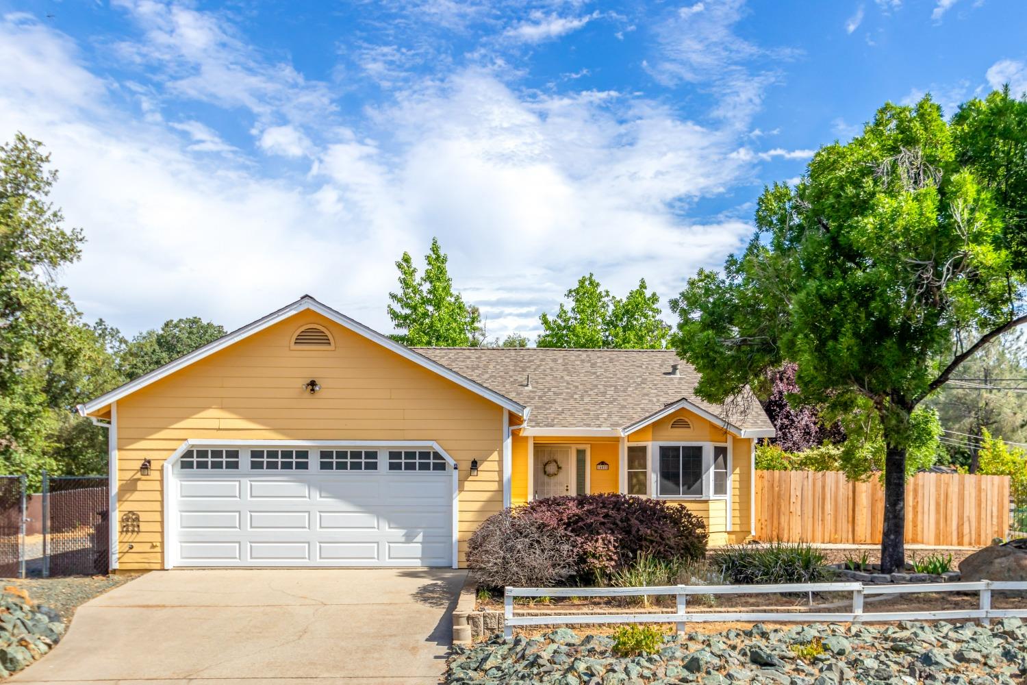 Detail Gallery Image 1 of 37 For 16522 Tony Ct, Grass Valley,  CA 95949 - 3 Beds | 2 Baths
