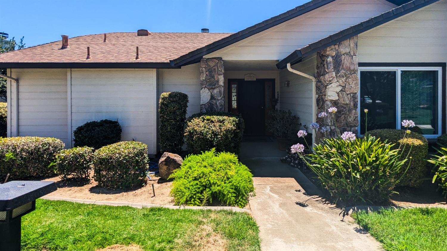 Detail Gallery Image 2 of 61 For 2174 Lady Clare Walk, Manteca,  CA 95336 - 3 Beds | 2 Baths