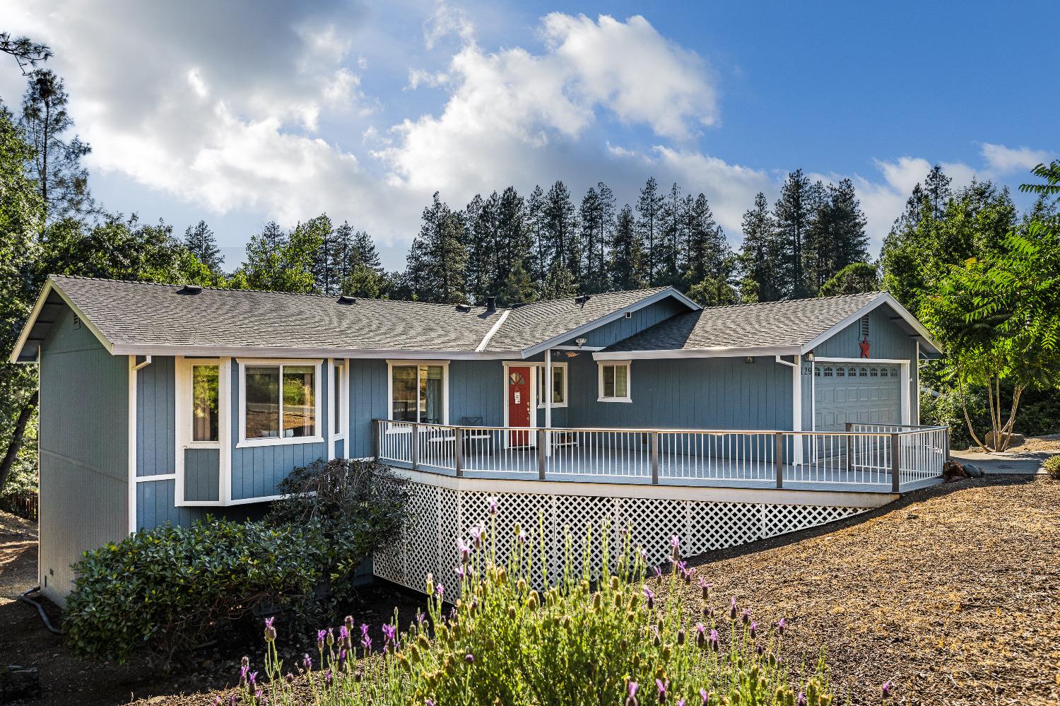 Detail Gallery Image 1 of 29 For 129 Celesta Dr, Grass Valley,  CA 95945 - 3 Beds | 2 Baths