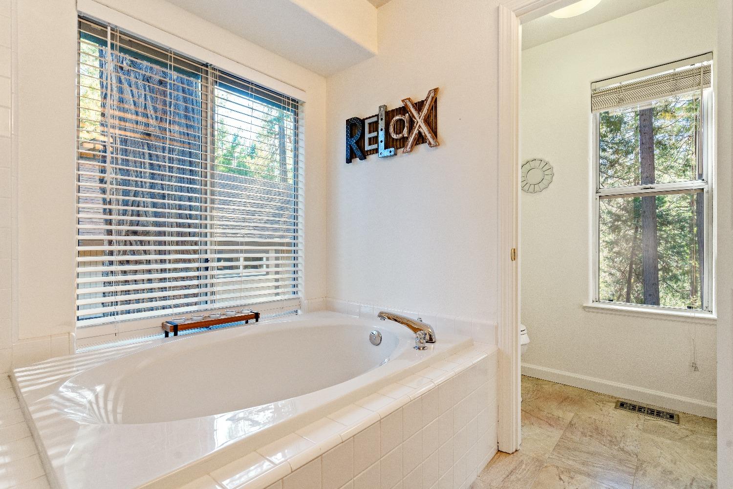 Detail Gallery Image 14 of 64 For 134 Buckingham Ct, Grass Valley,  CA 95949 - 3 Beds | 2 Baths