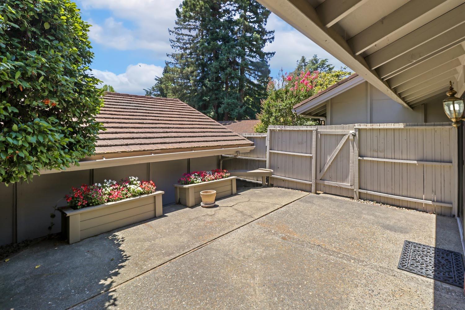 Detail Gallery Image 34 of 51 For 2313 American River Dr, Sacramento,  CA 95825 - 2 Beds | 2 Baths