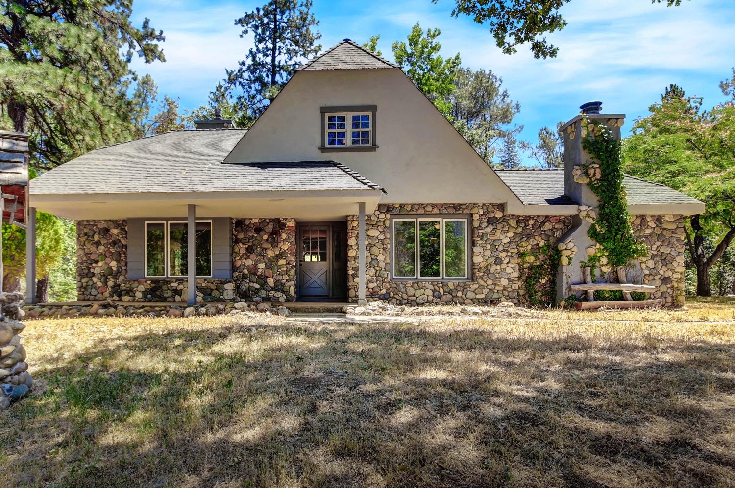 Detail Gallery Image 1 of 54 For 19590 Venus Ct, Grass Valley,  CA 95949 - 4 Beds | 2 Baths
