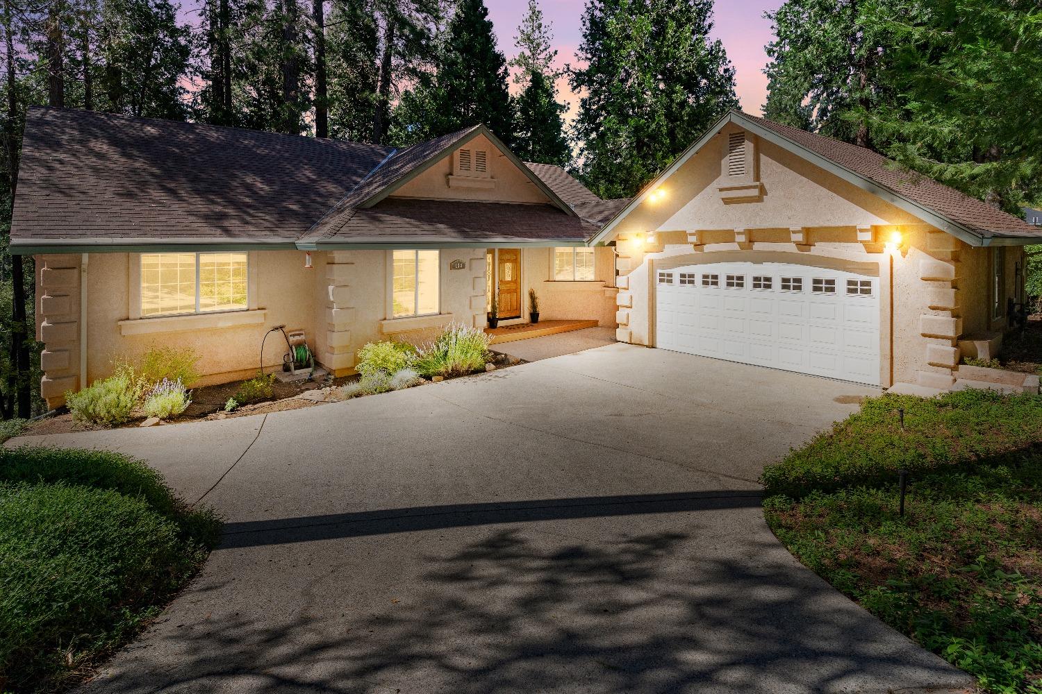 Detail Gallery Image 1 of 64 For 134 Buckingham Ct, Grass Valley,  CA 95949 - 3 Beds | 2 Baths