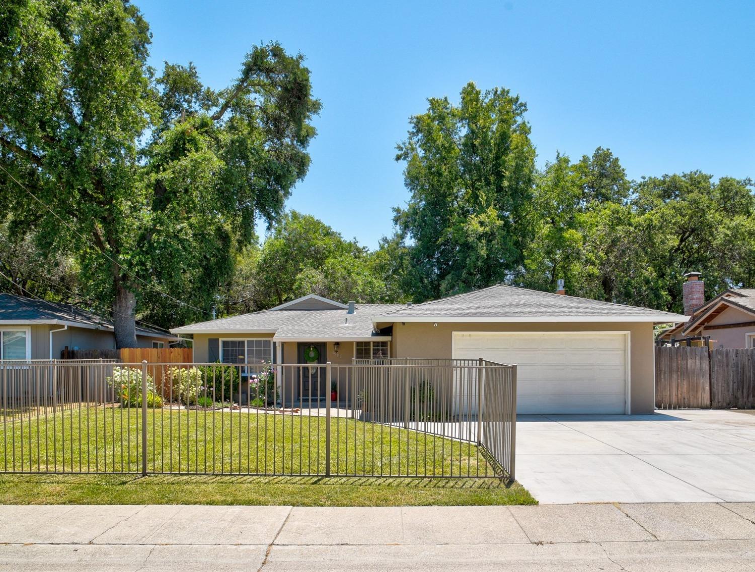 Detail Gallery Image 1 of 1 For 6101 Westbrook Dr, Citrus Heights,  CA 95621 - 3 Beds | 2 Baths