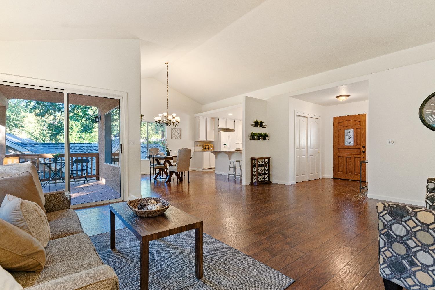 Detail Gallery Image 10 of 64 For 134 Buckingham Ct, Grass Valley,  CA 95949 - 3 Beds | 2 Baths