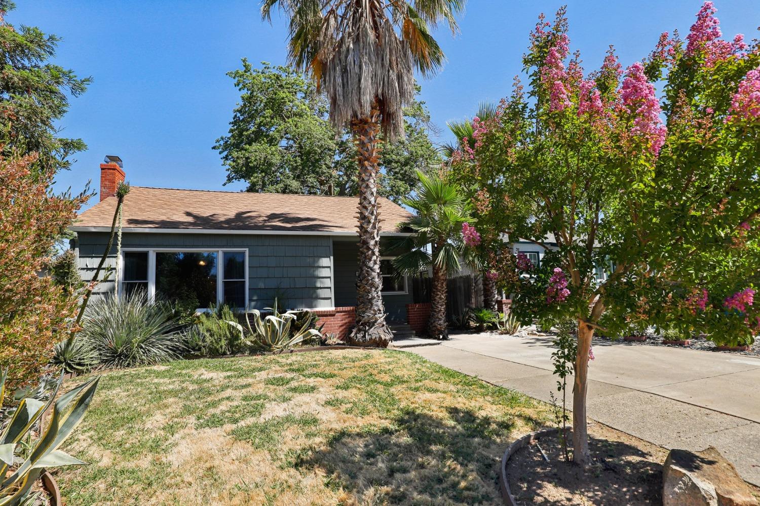 Detail Gallery Image 1 of 1 For 2121 16th Ave, Sacramento,  CA 95822 - 4 Beds | 2 Baths