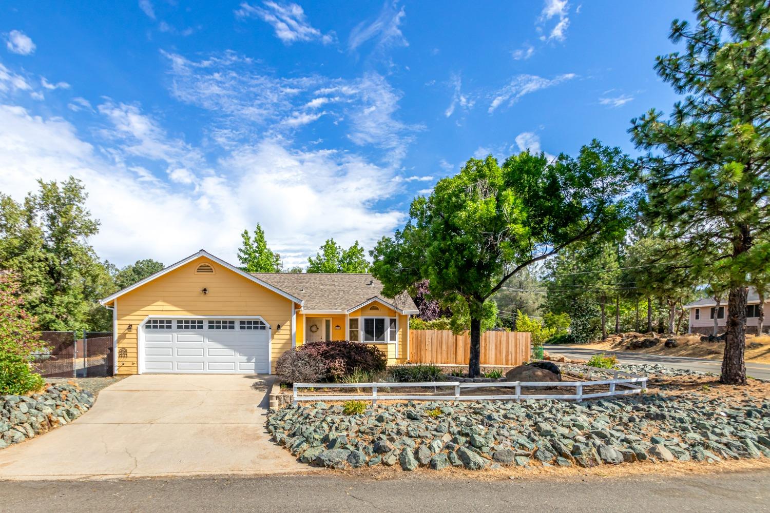Detail Gallery Image 3 of 37 For 16522 Tony Ct, Grass Valley,  CA 95949 - 3 Beds | 2 Baths