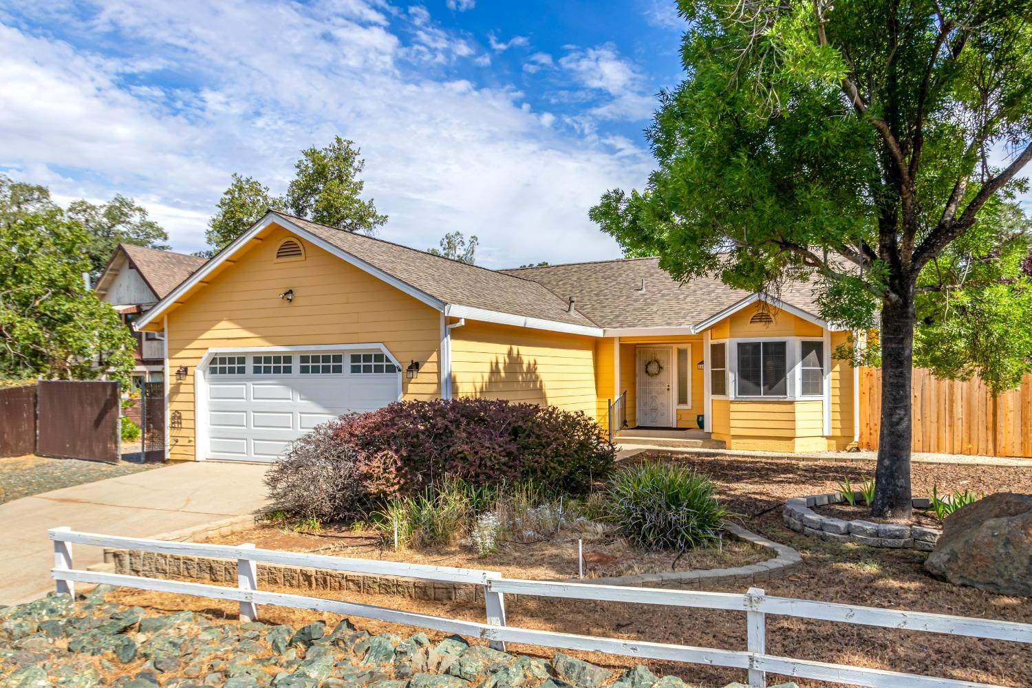 Detail Gallery Image 2 of 37 For 16522 Tony Ct, Grass Valley,  CA 95949 - 3 Beds | 2 Baths