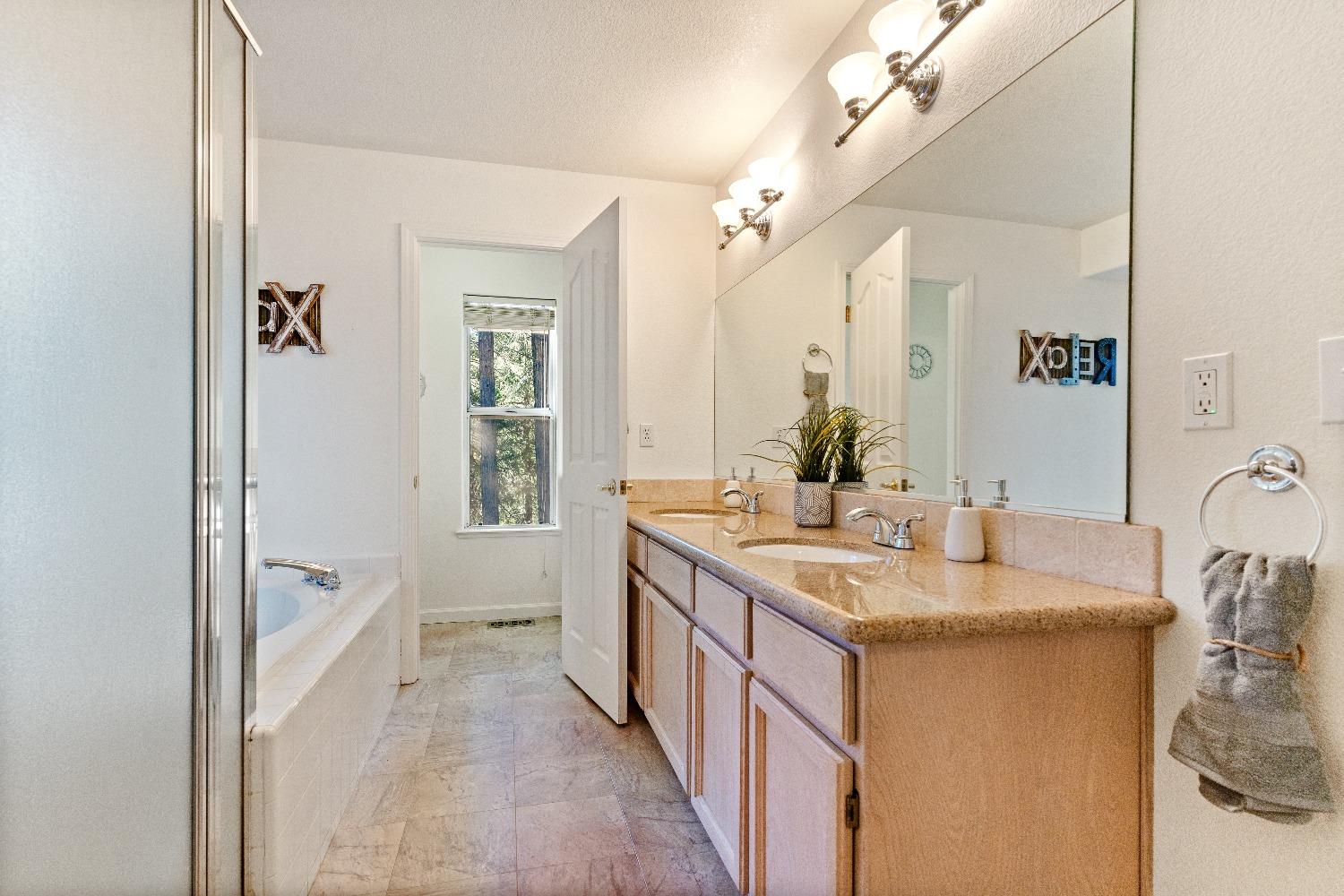 Detail Gallery Image 13 of 64 For 134 Buckingham Ct, Grass Valley,  CA 95949 - 3 Beds | 2 Baths