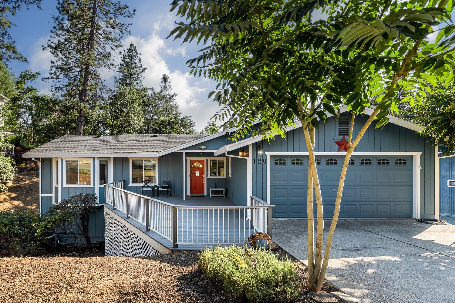 Detail Gallery Image 3 of 29 For 129 Celesta Dr, Grass Valley,  CA 95945 - 3 Beds | 2 Baths