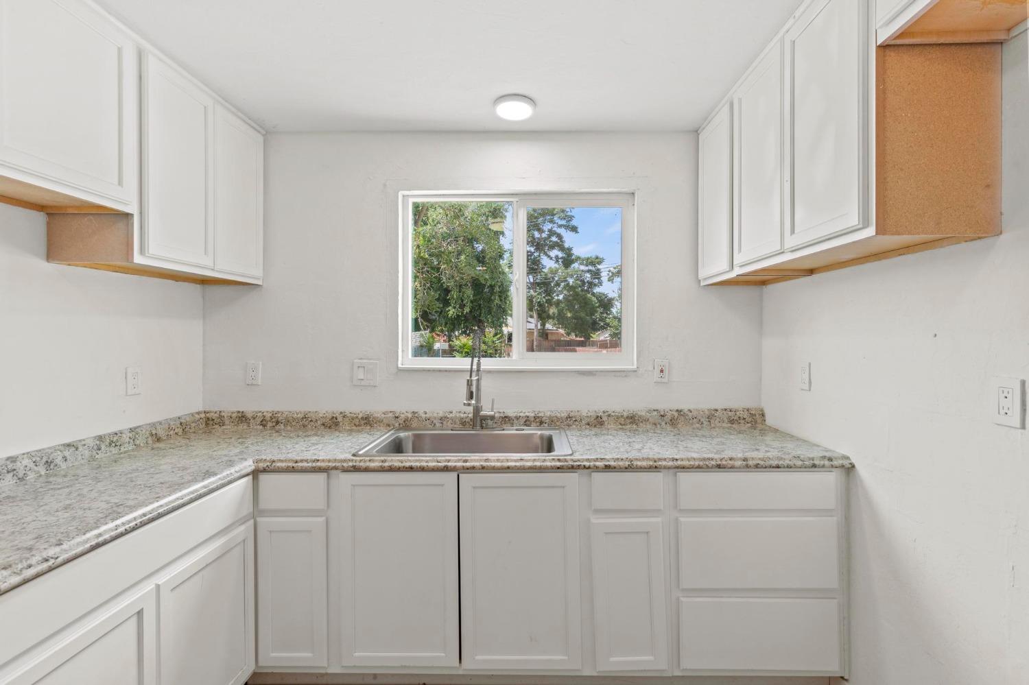 Detail Gallery Image 7 of 29 For 5879 Riverside Dr a,  Olivehurst,  CA 95961 - 2 Beds | 1 Baths