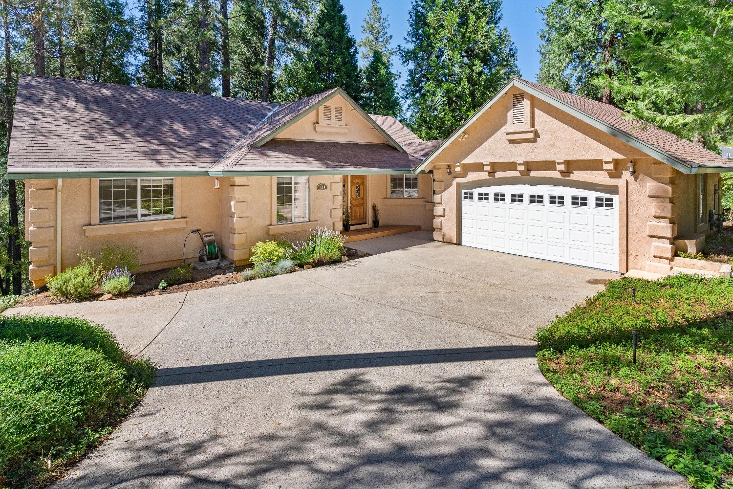 Detail Gallery Image 2 of 64 For 134 Buckingham Ct, Grass Valley,  CA 95949 - 3 Beds | 2 Baths