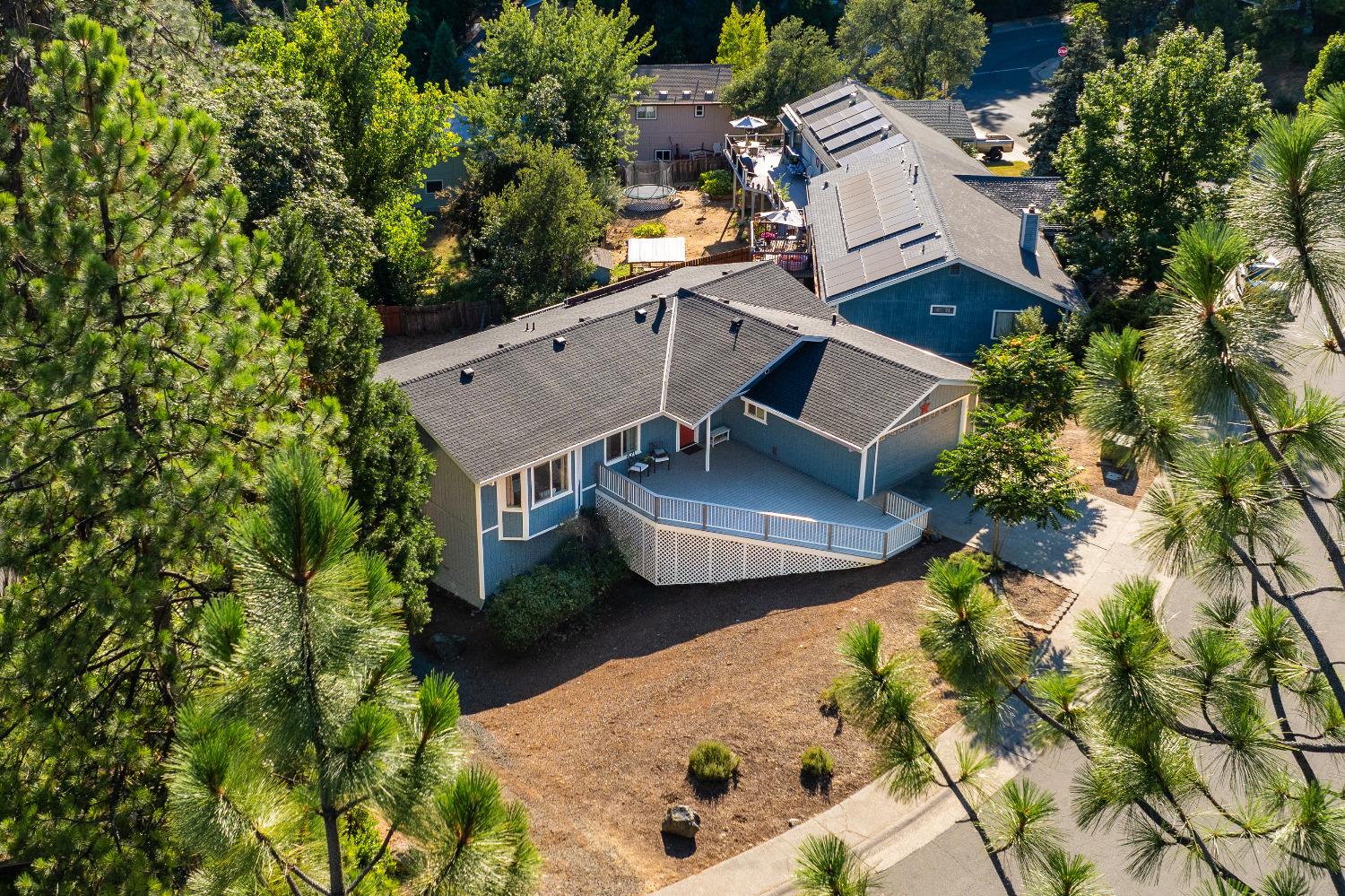 Detail Gallery Image 2 of 29 For 129 Celesta Dr, Grass Valley,  CA 95945 - 3 Beds | 2 Baths