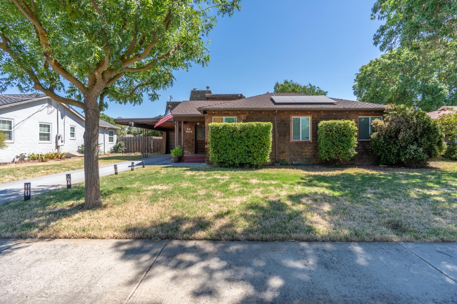 Detail Gallery Image 2 of 43 For 615 Page Ave, Los Banos,  CA 93635 - 3 Beds | 3 Baths