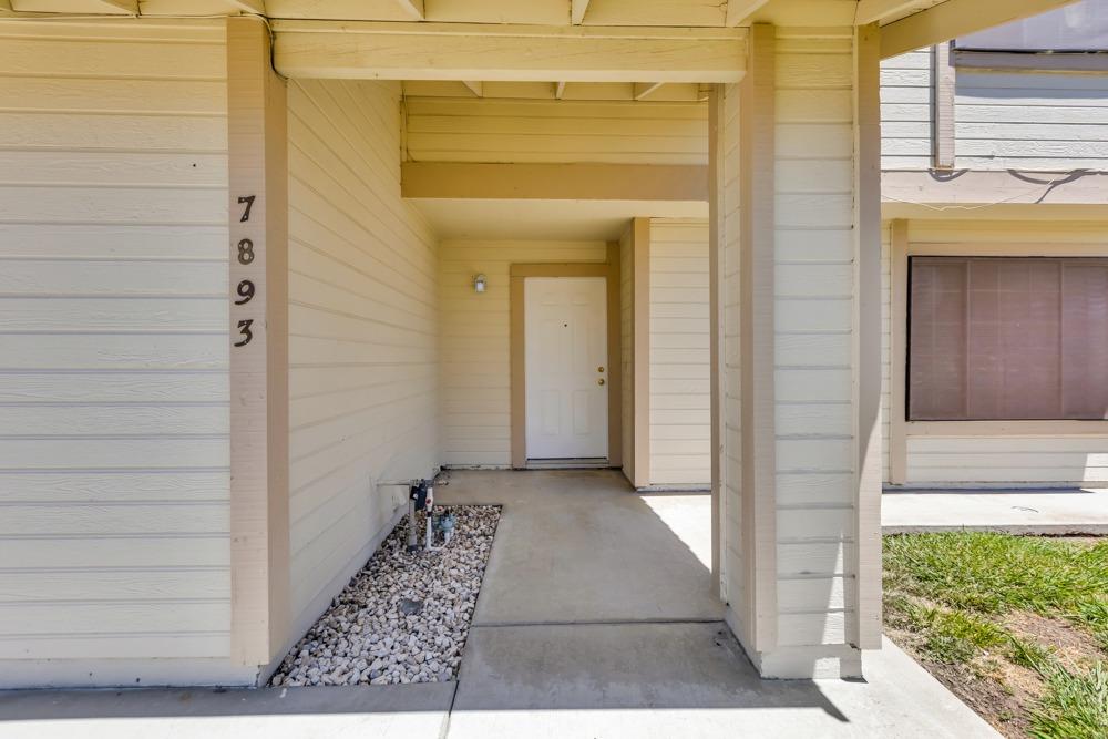 Detail Gallery Image 2 of 42 For 7893 Deer Lake Dr, Sacramento,  CA 95823 - 4 Beds | 2/1 Baths