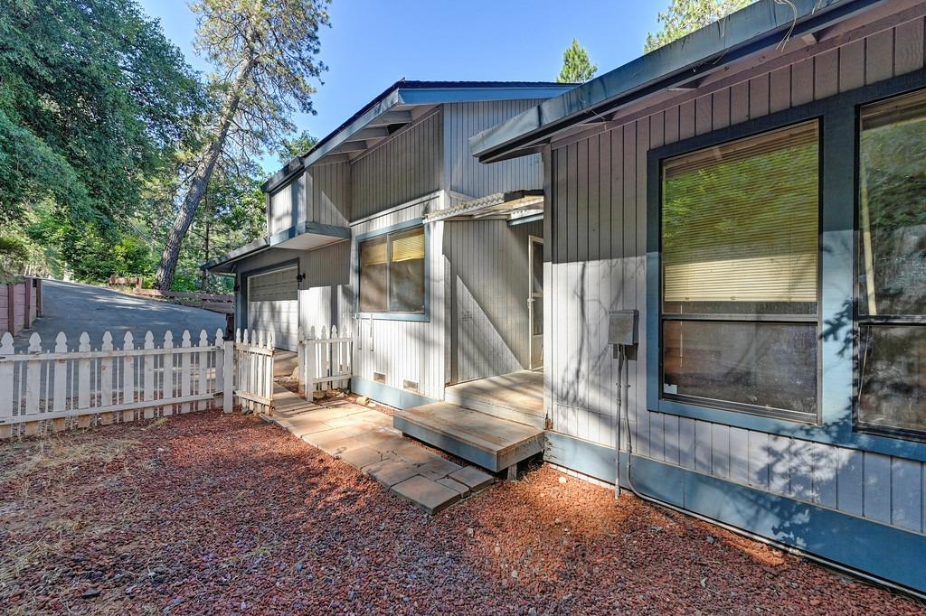 Detail Gallery Image 6 of 32 For 10450 Alta Sierra Dr, Grass Valley,  CA 95949 - 3 Beds | 2 Baths