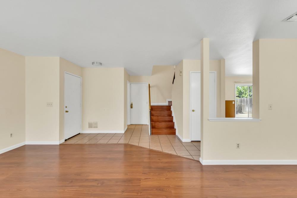 Detail Gallery Image 7 of 42 For 7893 Deer Lake Dr, Sacramento,  CA 95823 - 4 Beds | 2/1 Baths