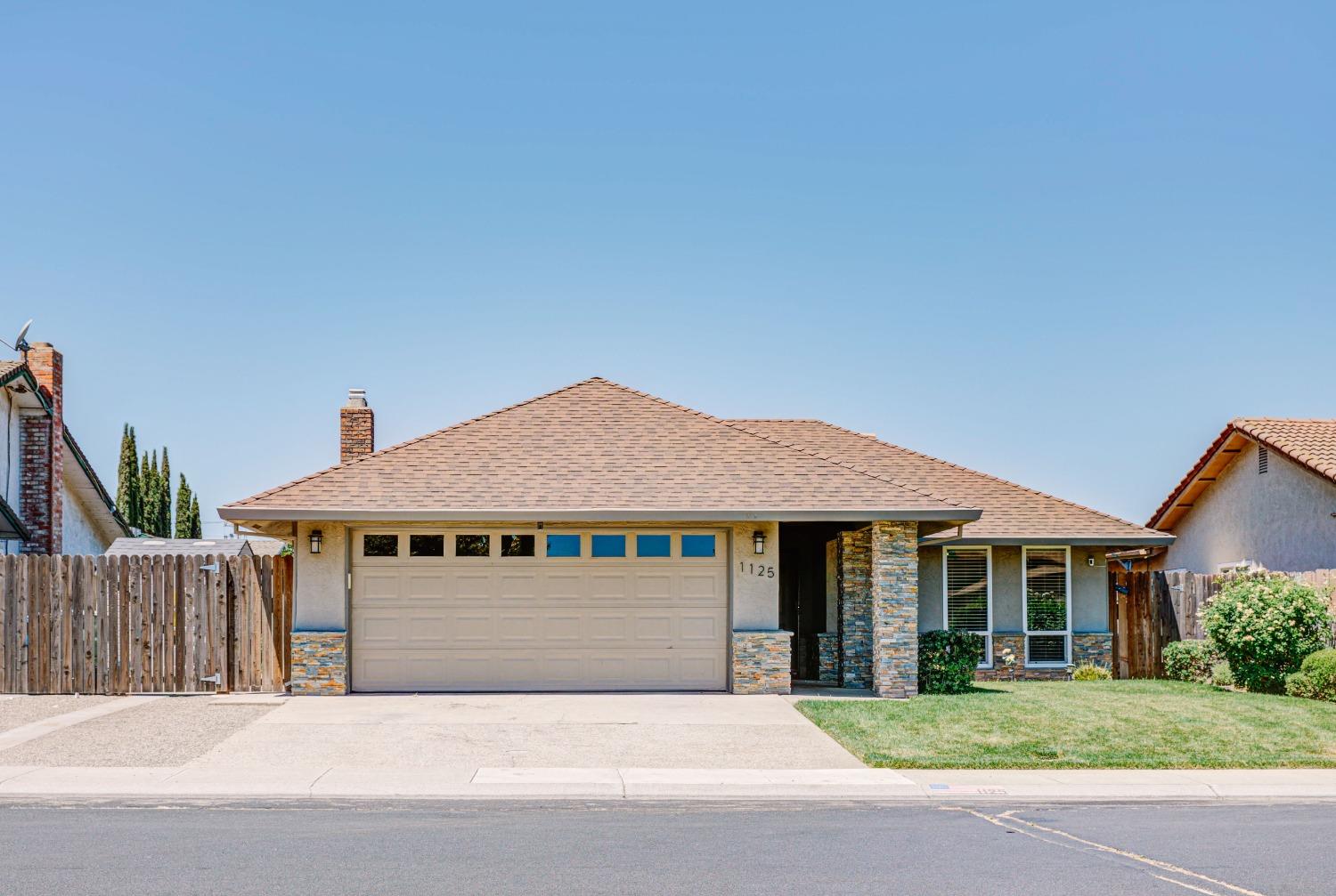 Detail Gallery Image 1 of 1 For 1125 E Bridgeton Ave, Manteca,  CA 95336 - 3 Beds | 2 Baths