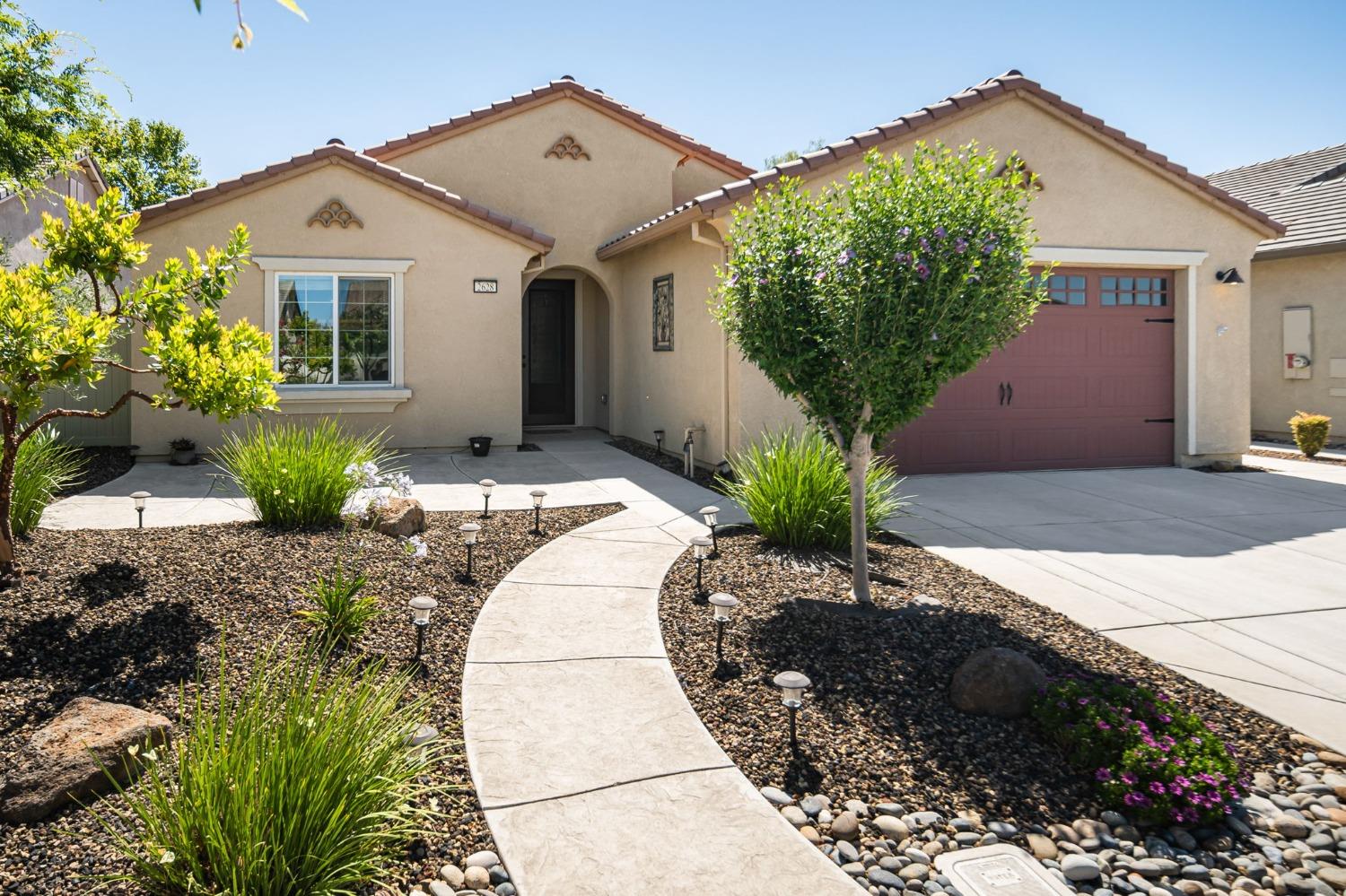 Detail Gallery Image 2 of 52 For 2628 Glen Echo Ln, Manteca,  CA 95336 - 3 Beds | 2 Baths