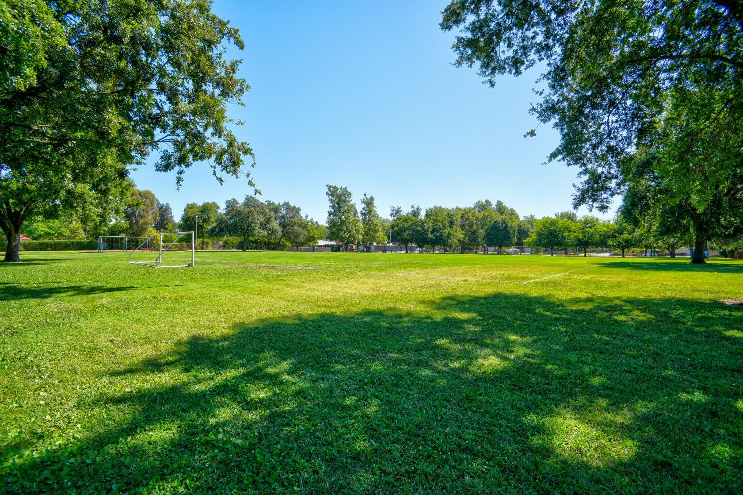 Detail Gallery Image 40 of 43 For 2209 Gila Way, Sacramento,  CA 95864 - 5 Beds | 3 Baths