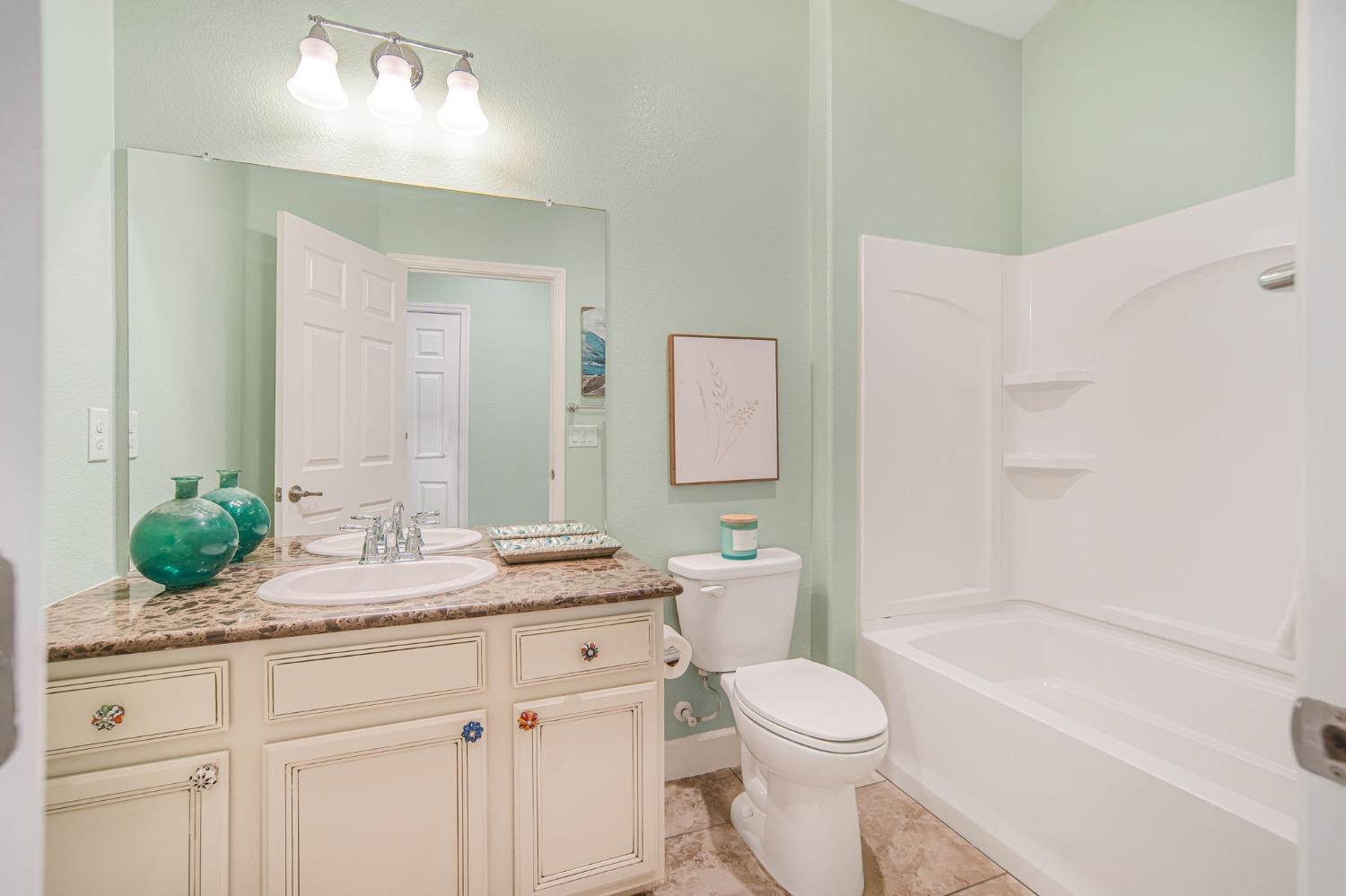 Detail Gallery Image 18 of 52 For 2628 Glen Echo Ln, Manteca,  CA 95336 - 3 Beds | 2 Baths