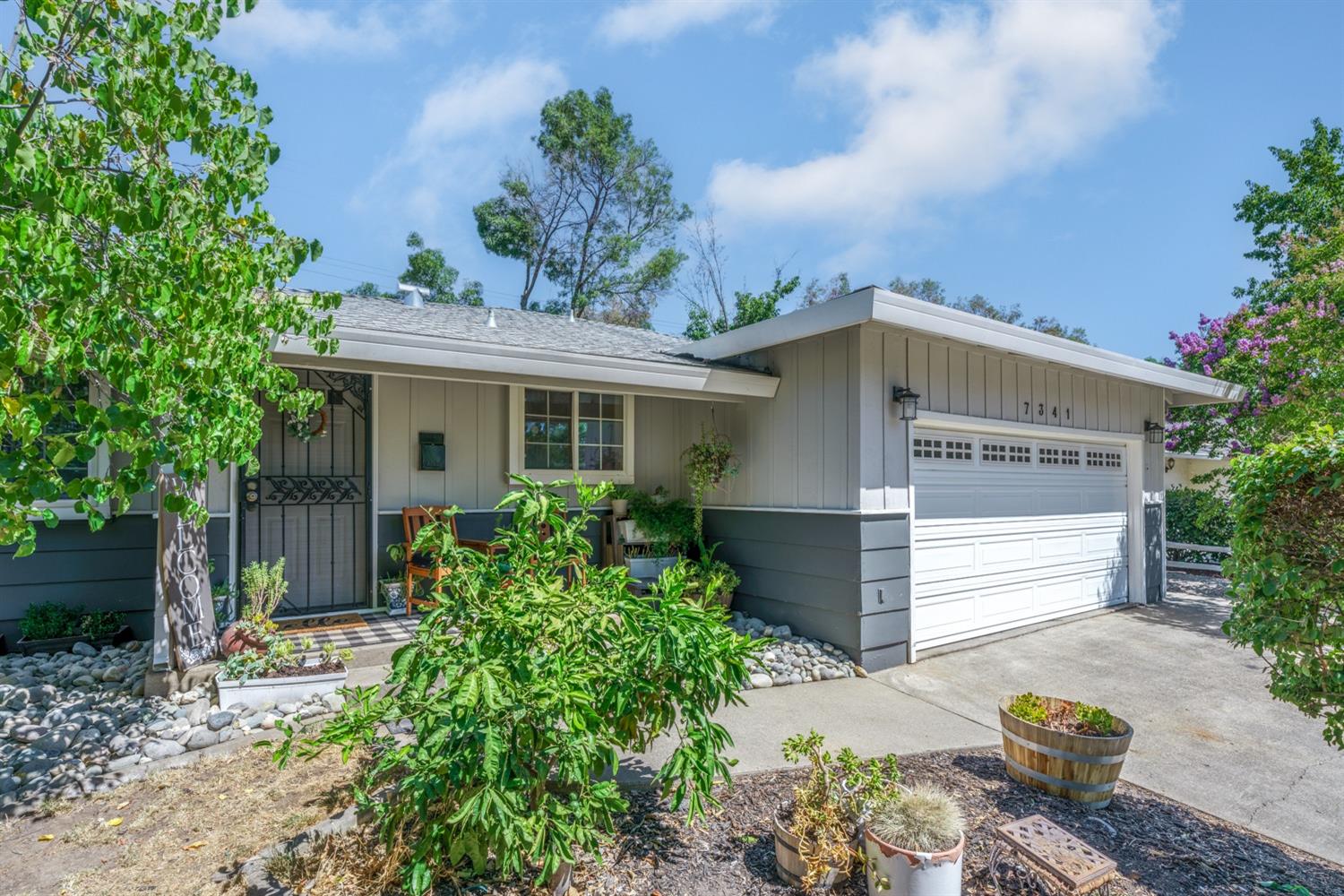 Detail Gallery Image 1 of 1 For 7341 Woodruff Way, Citrus Heights,  CA 95621 - 3 Beds | 2 Baths