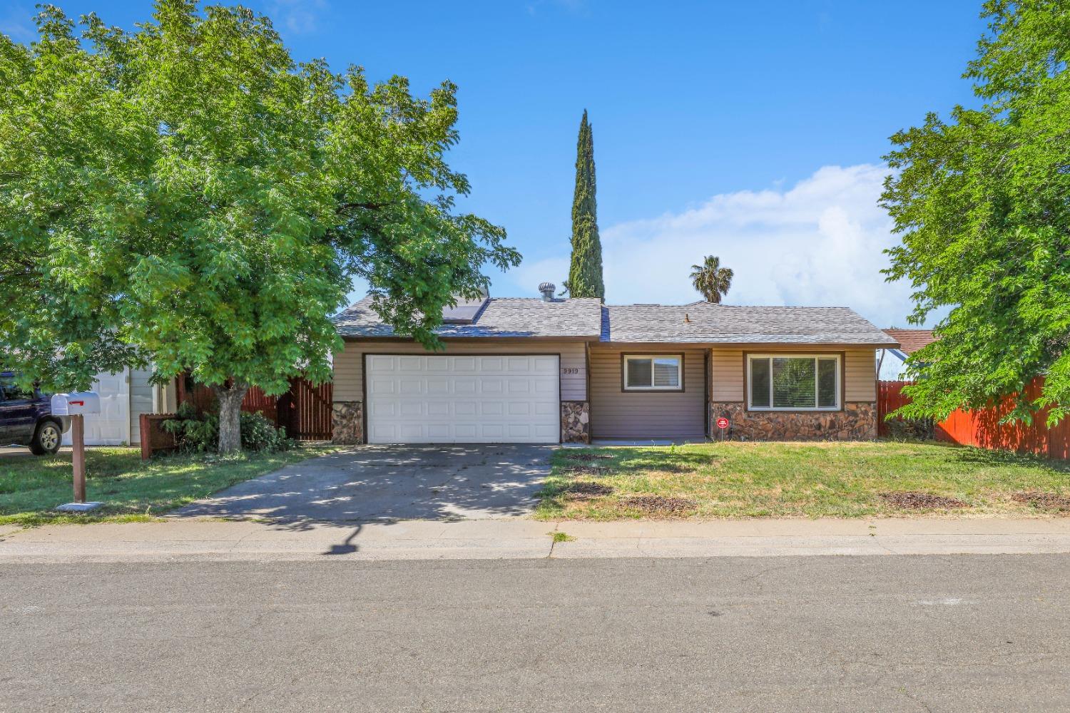 Detail Gallery Image 1 of 1 For 9919 Old Placerville Rd, Sacramento,  CA 95827 - 4 Beds | 2 Baths