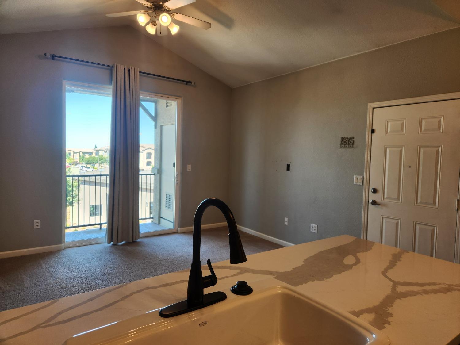 Photo #8: 224072316 Listing 