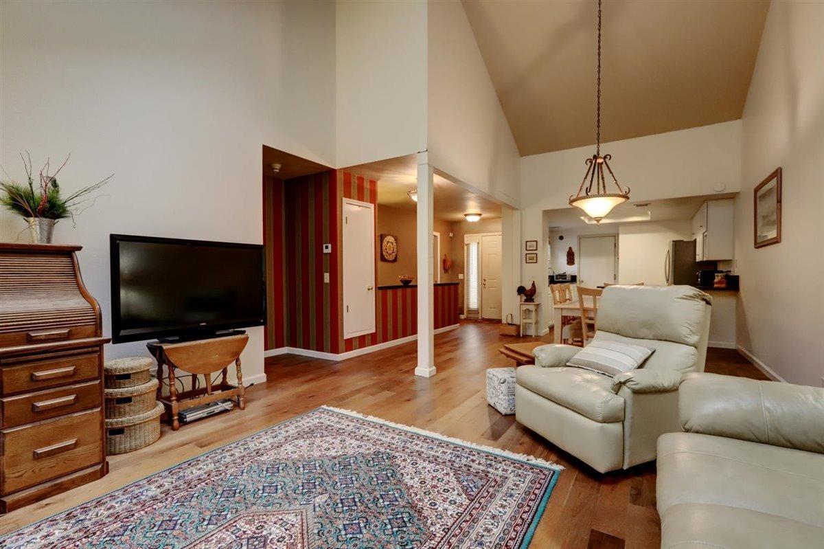 Detail Gallery Image 7 of 66 For 323 Bridge Way, Nevada City,  CA 95959 - 3 Beds | 2/1 Baths