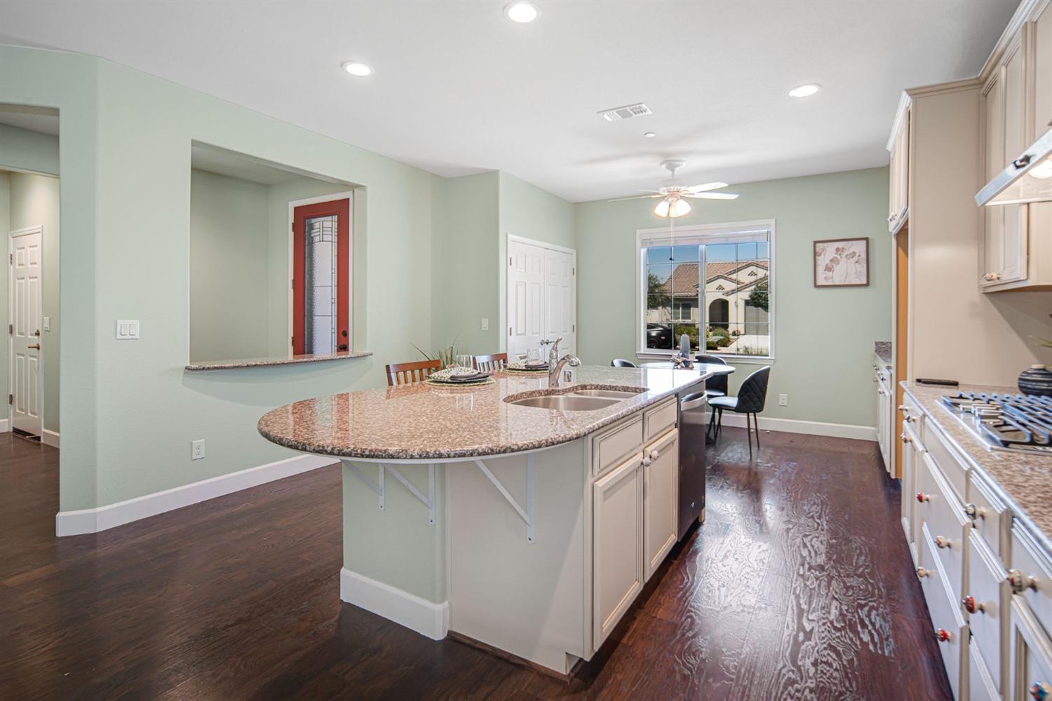 Detail Gallery Image 10 of 52 For 2628 Glen Echo Ln, Manteca,  CA 95336 - 3 Beds | 2 Baths