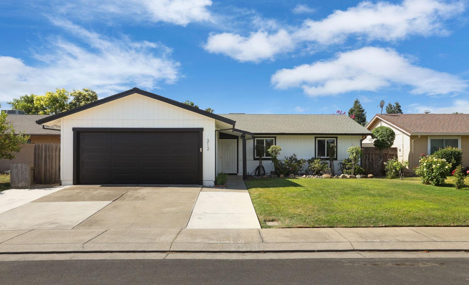 Detail Gallery Image 1 of 1 For 312 Stanislaus St, Lodi,  CA 95240 - 3 Beds | 2 Baths