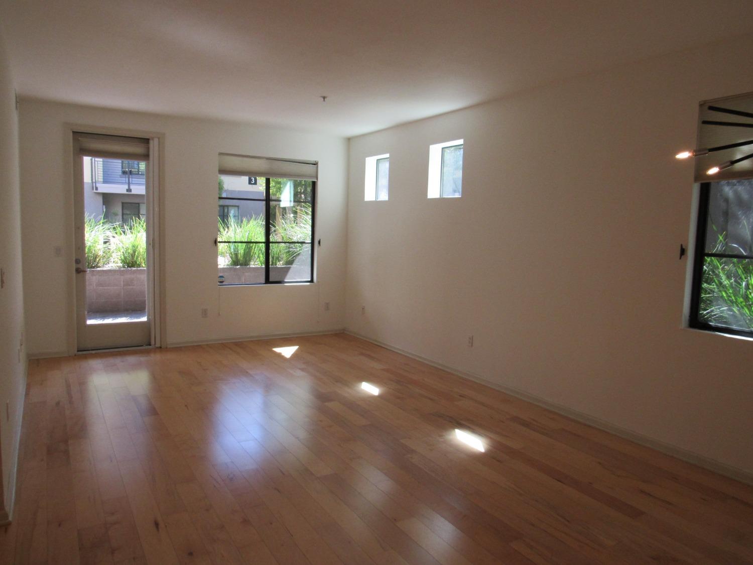 Detail Gallery Image 7 of 23 For 800 N 8th St #106,  San Jose,  CA 95112 - 3 Beds | 2 Baths