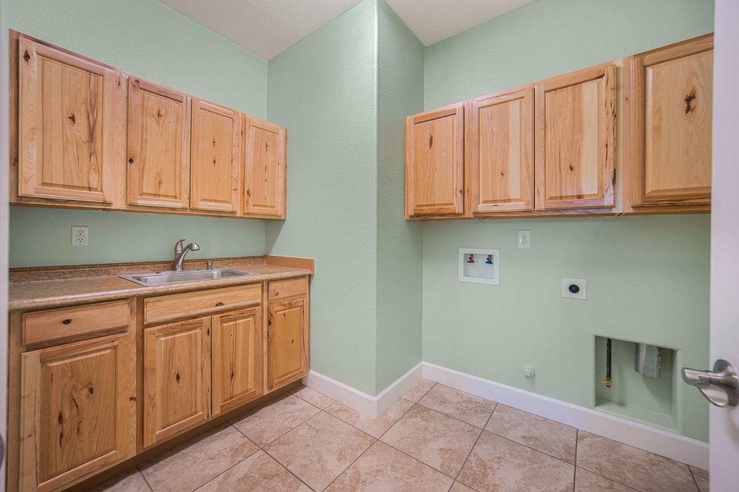 Detail Gallery Image 30 of 52 For 2628 Glen Echo Ln, Manteca,  CA 95336 - 3 Beds | 2 Baths