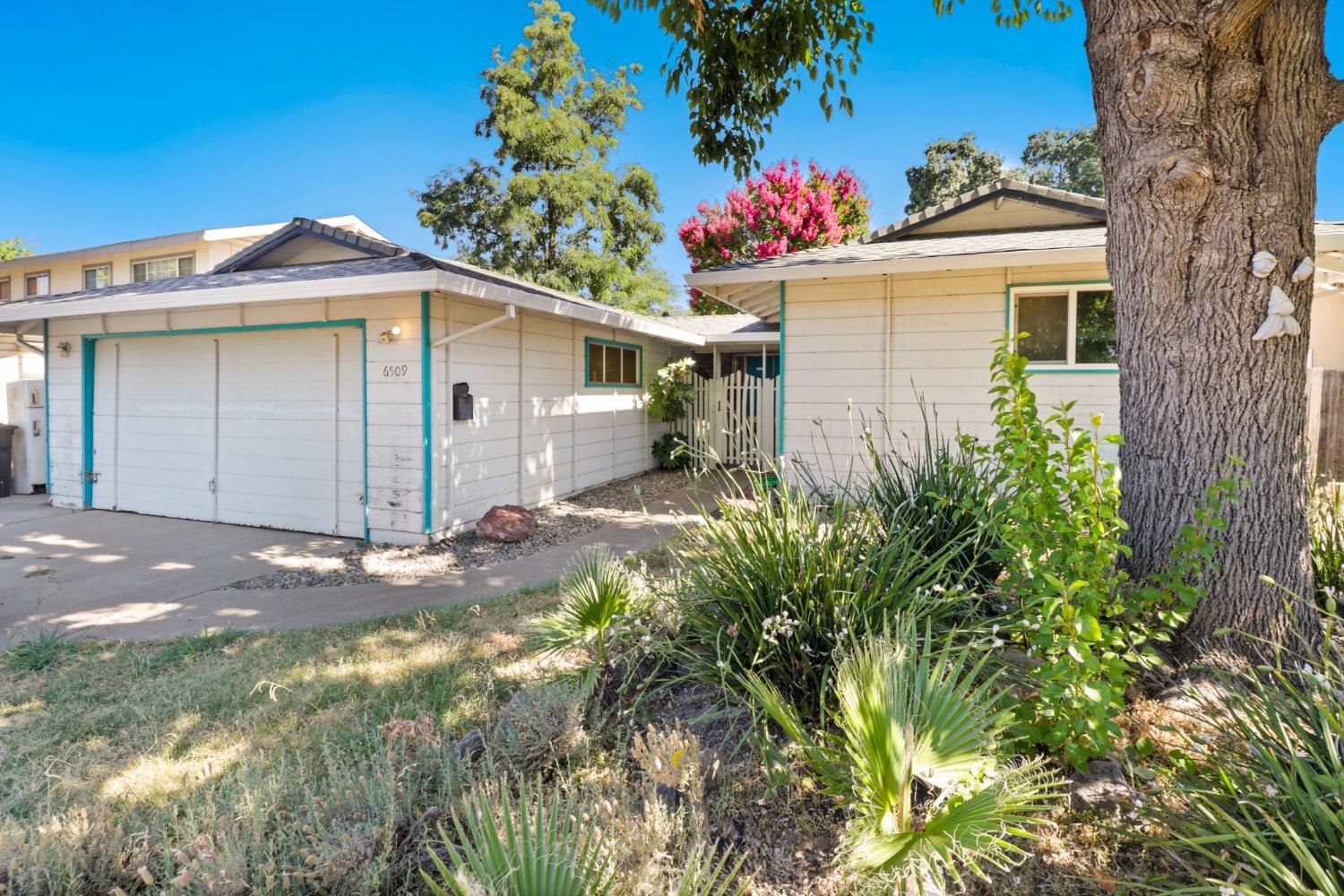 Detail Gallery Image 1 of 1 For 6509 Oakcreek Way, Citrus Heights,  CA 95621 - 4 Beds | 2 Baths