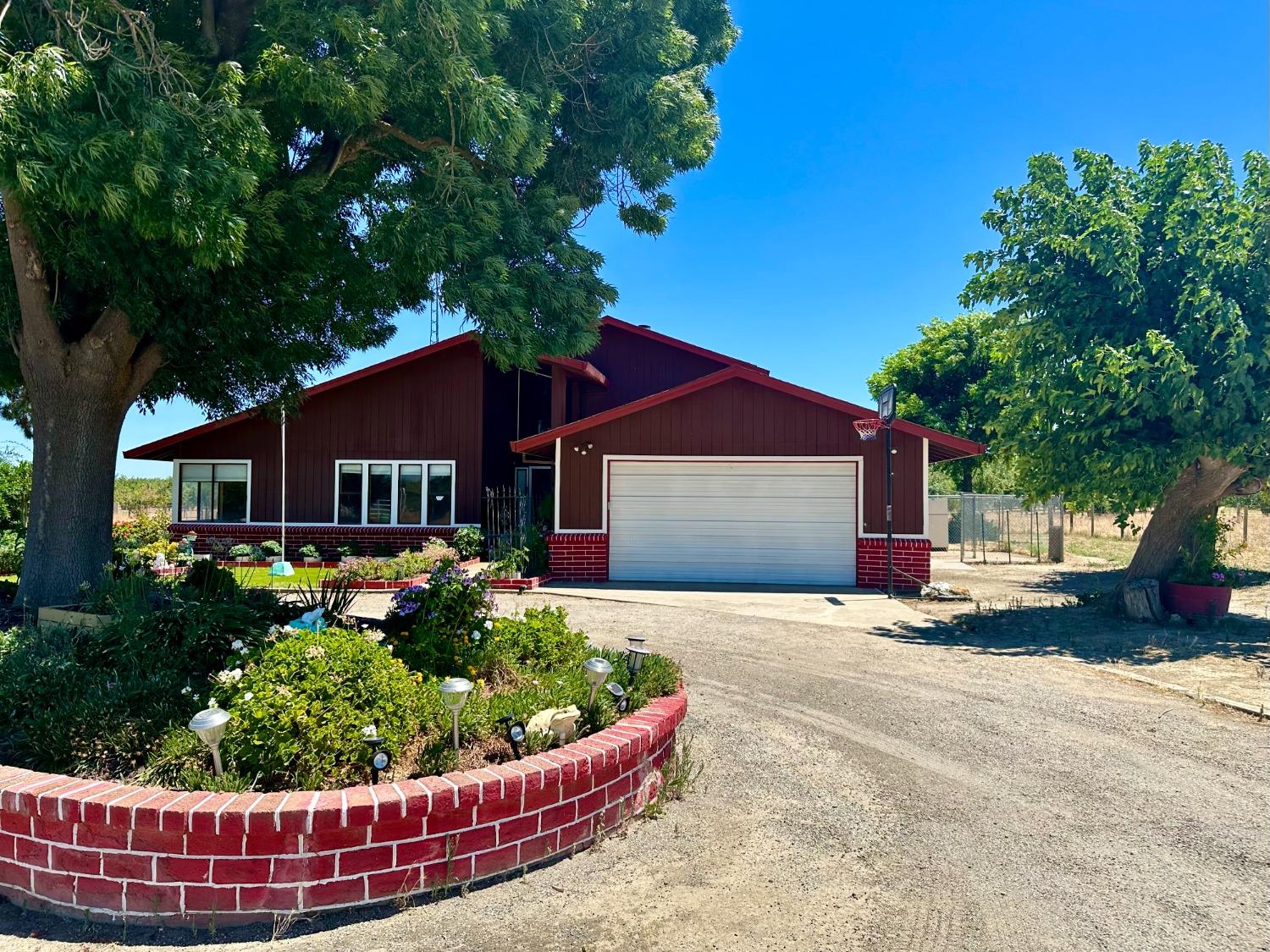 Almond Avenue, Arbuckle, California image 1