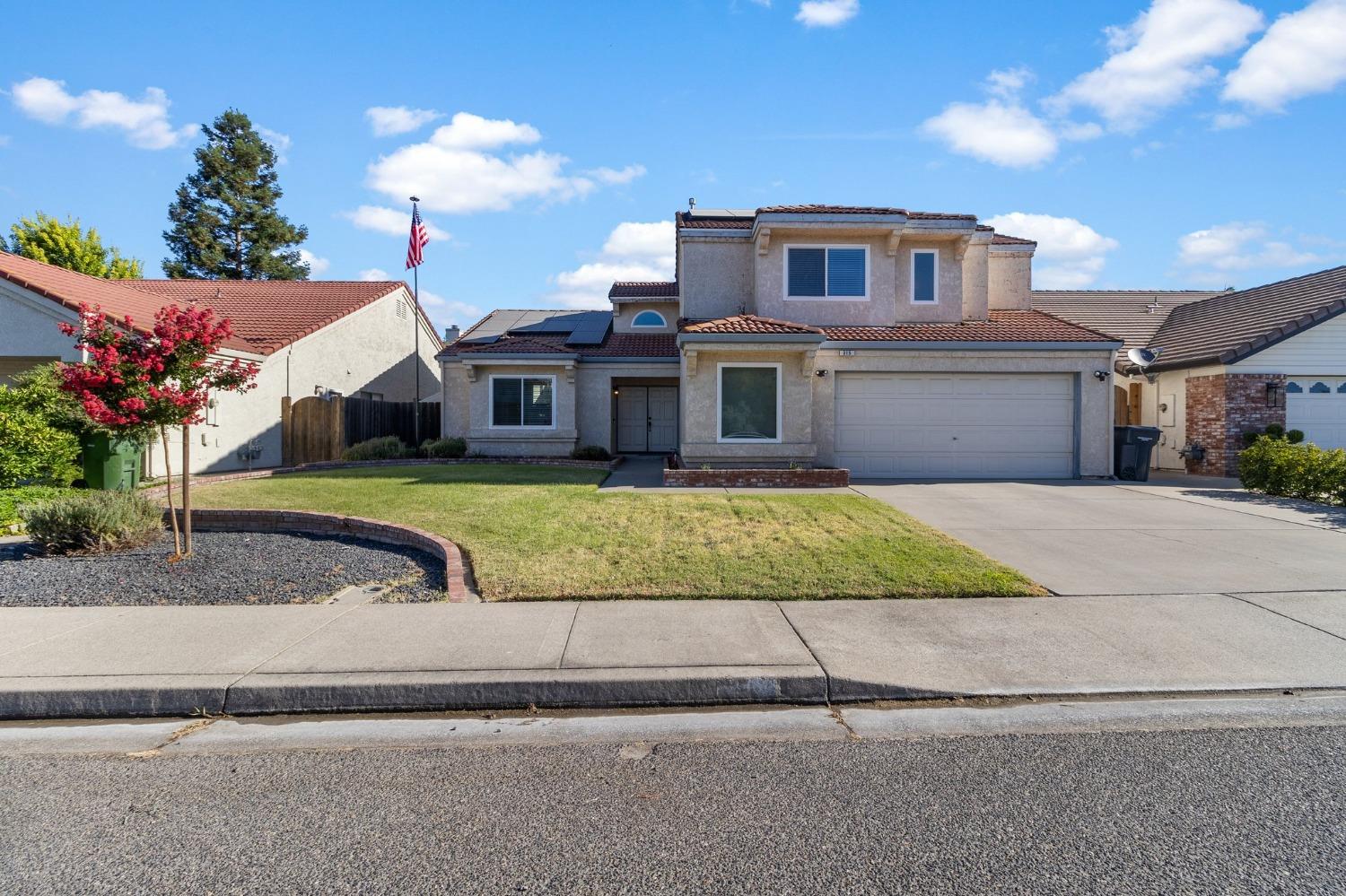 Detail Gallery Image 1 of 32 For 315 Sai Ln, Turlock,  CA 95382 - 4 Beds | 3 Baths