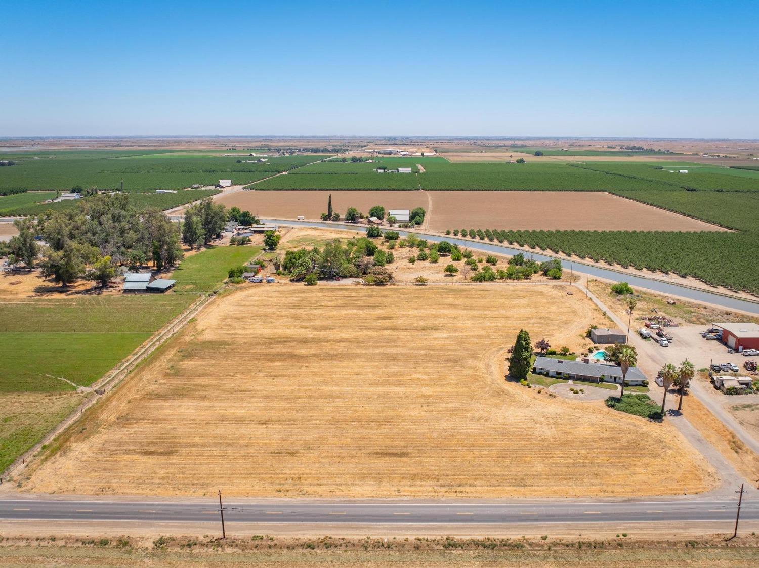 Detail Gallery Image 4 of 22 For 4214 State Highway 33, Gustine,  CA 95322 - 3 Beds | 3 Baths