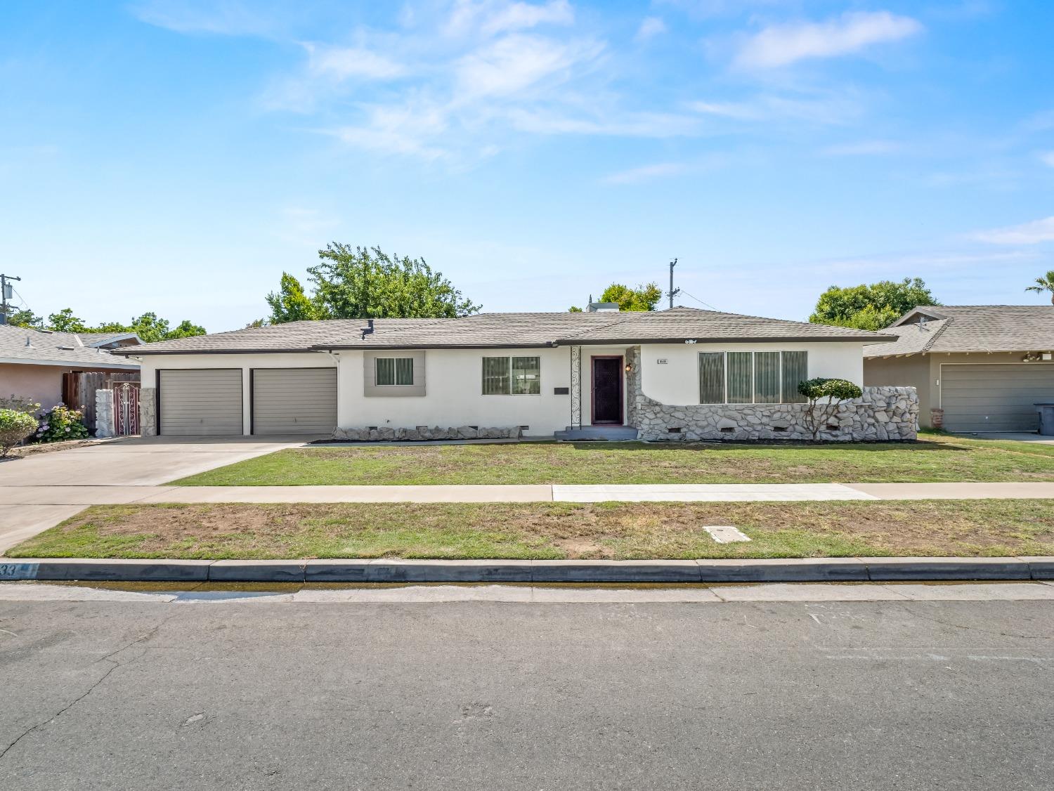 Detail Gallery Image 1 of 1 For 3533 N Virginia Ln, Fresno,  CA 93726 - 3 Beds | 2/1 Baths